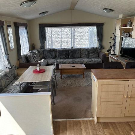 Caravan To Hire Lyon'S Robin Hood Рил Екстериор снимка