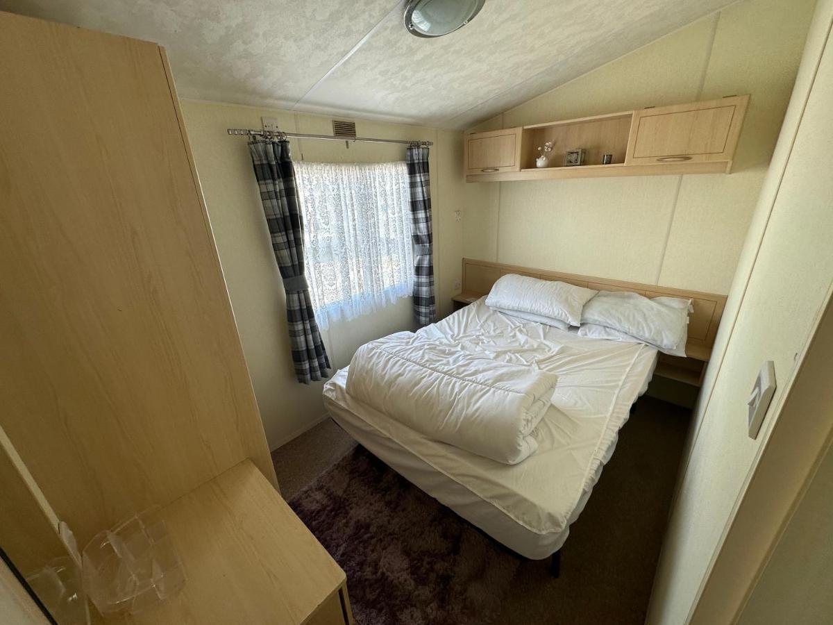 Caravan To Hire Lyon'S Robin Hood Рил Екстериор снимка