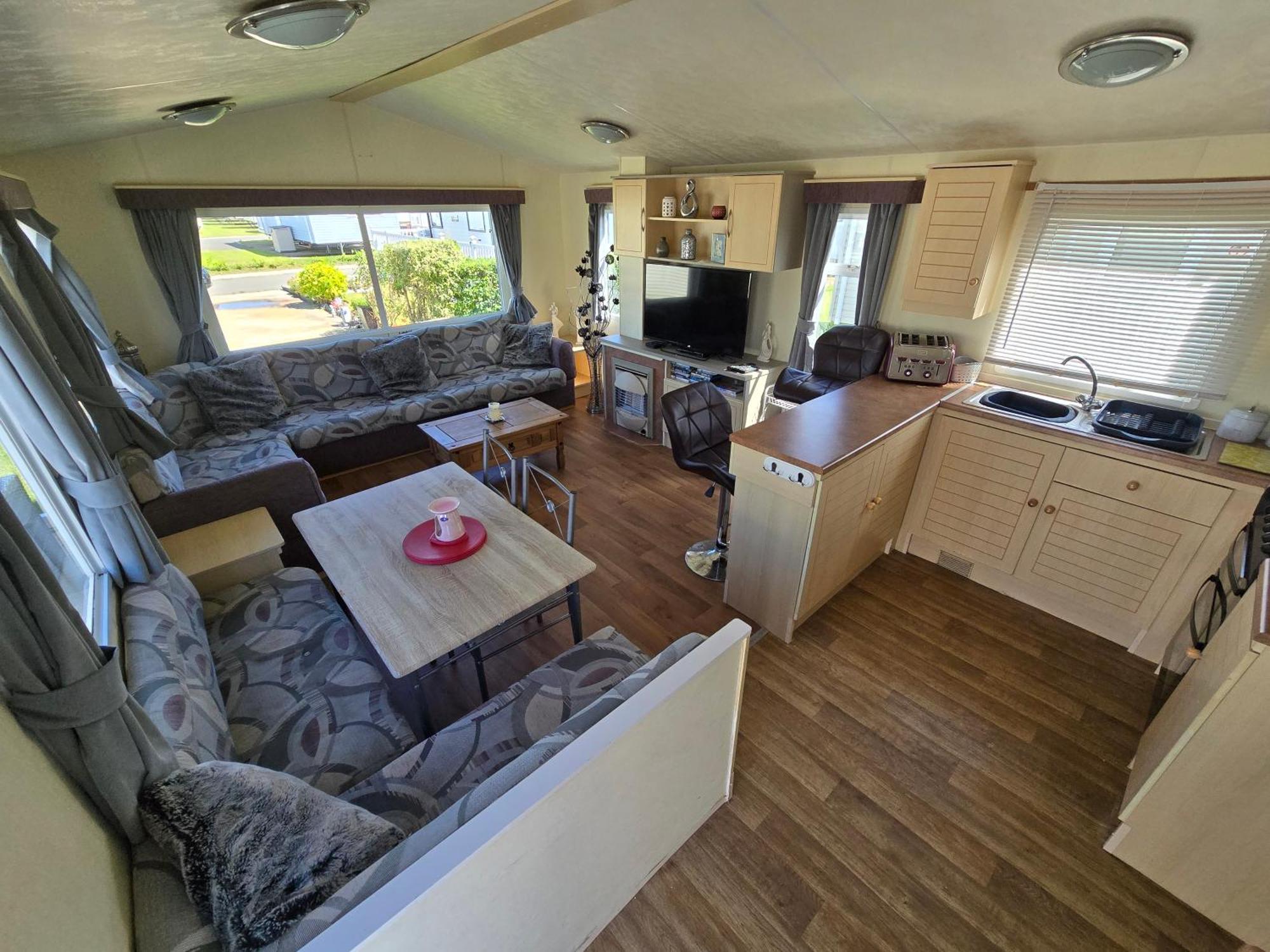 Caravan To Hire Lyon'S Robin Hood Рил Екстериор снимка